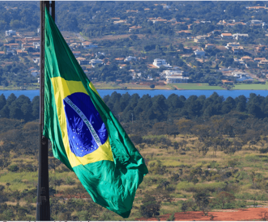 Constru&ccedil;&atilde;o de Mastro em Campo Mour&atilde;o